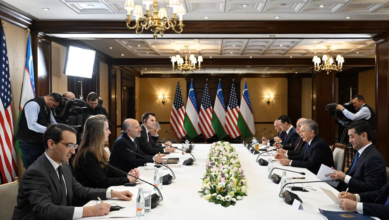 President of Uzbekistan receives the U.S. Secretary of Commerce