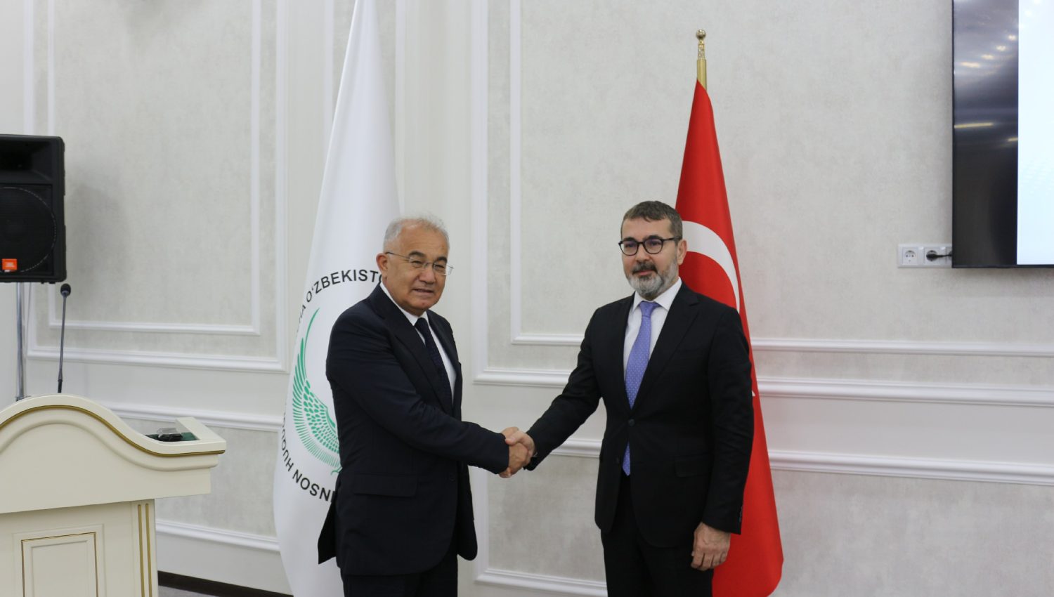 Inson huquqlari bo‘yicha O‘zbekiston Respublikasi Milliy markazi va Turkiyaning Inson huquqlari va tenglik instituti o‘rtasida o‘zaro anglashuv memorandumi imzolandi. «Inson huquqlari sohasida ta’lim: O‘zbekiston va Turkiya tajribasi» mavzusidagi xalqaro davra suhbatidan fotoreportaj