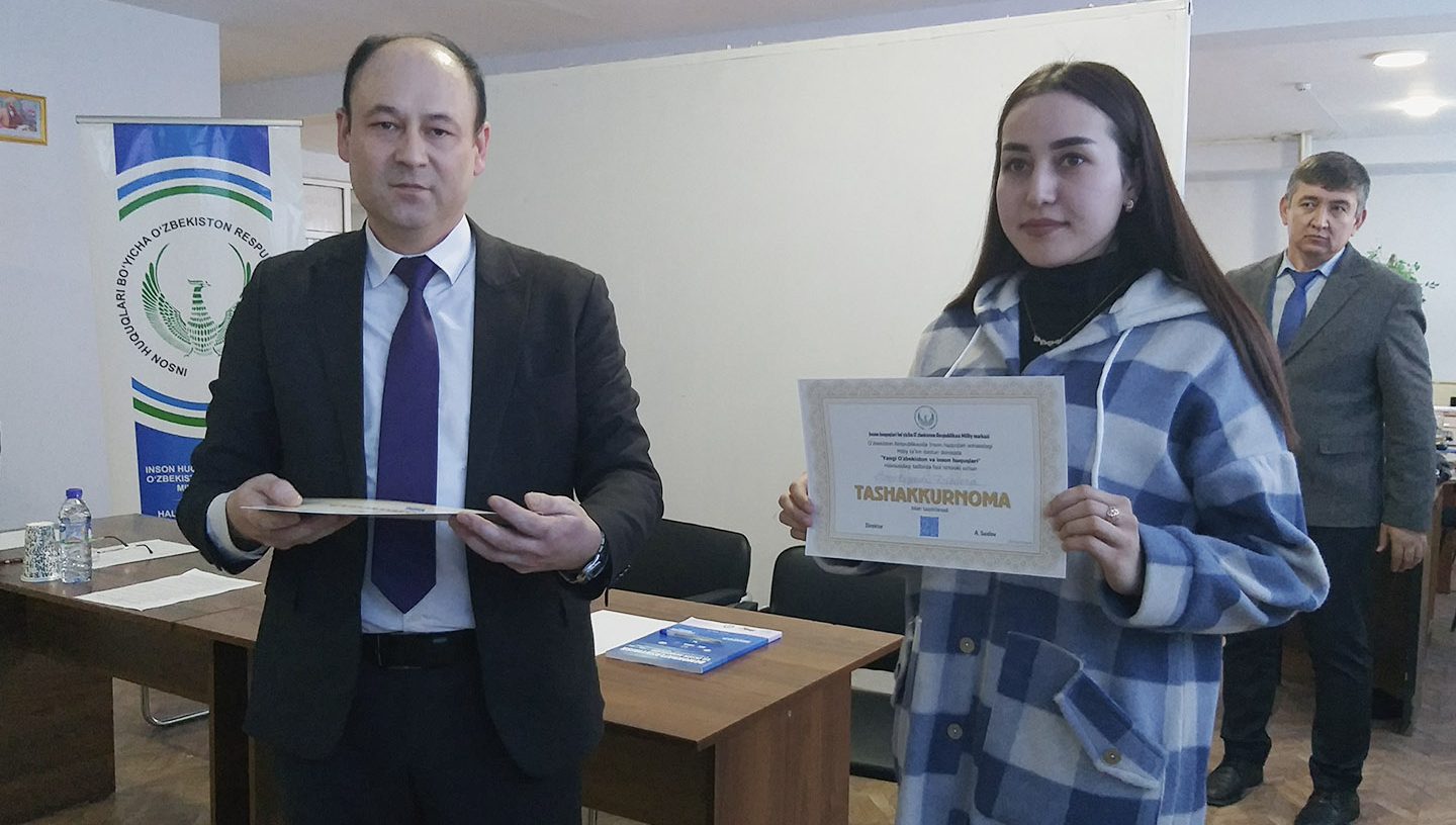 Inson huquqlariga oid adabiyotlar  yurtimiz kutubxonalariga taqdim etilmoqda