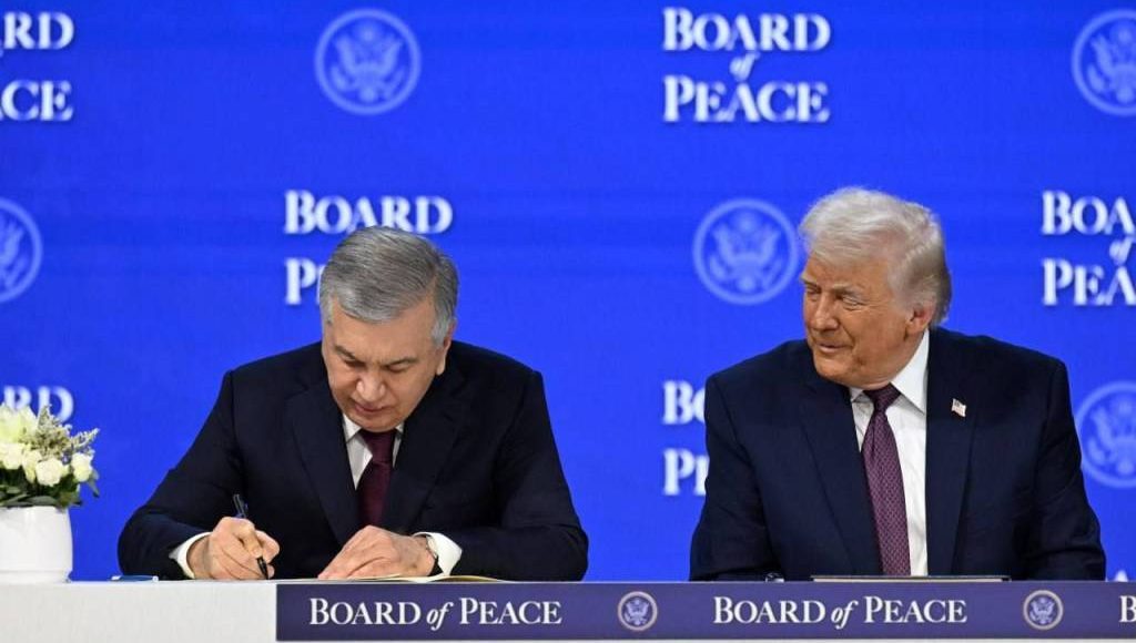 The President of Uzbekistan signs the Charter of the Board of Peace