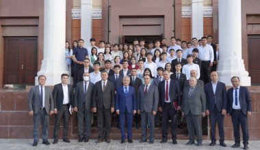 Akademik va yoshlar uchrashuvi: Akmal Saidov Termiz davlat universitetida