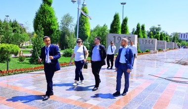 Қозоғистон делегацияси “Ғалаба боғи”  ёдгорлик мажмуасини зиёрат қилди