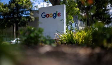 Yozuvchilar eng yirik sun’iy intellekt platformalarini sudga berdi