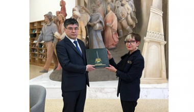Узбекистан передал книги в дар Национальной библиотеке Татарстана