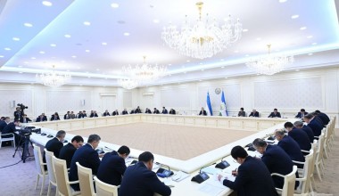 Yig‘ilishda kun tartibidagi asosiy masala – aholini daromadli mehnat bilan band qilish bo‘yicha ustuvor vazifalar muhokama qilindi
