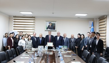 ДАВЛАТ ВА ҲУҚУҚ ИНСТИТУТИГА ИНСОН ҲУҚУҚЛАРИ ВА ХИТОЙ МАДАНИЯТИГА ОИД АДАБИЁТЛАР БЕҒАРАЗ ТОПШИРИЛДИ