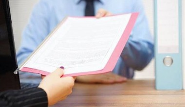 Фуқаролик ишлари бўйича даъво аризаси киритишда қайси тараф жойлашган ердаги судга мурожаат қилиш керак?