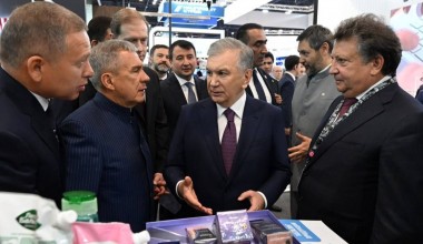 Президент Узбекистана посетил международную выставку «ИННОПРОМ»