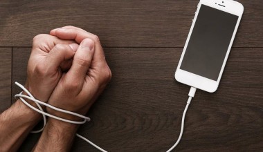 Qo‘l telefoni – sigaret emas, siz ham uning kashandasiga aylanmang