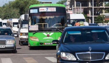Bishkekda amaldorlarning haftada ikki marta ishga avtomobilda kelishi taqiqlandi