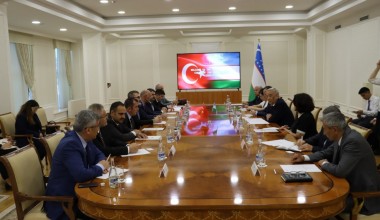 O‘zbekiston Respublikasi Konstitutsiyaviy sudi raisi va Turkiyaning Inson huquqlari va tenglik instituti raisi bilan uchrashuvdan foto lavhalar