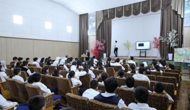 Milliy markaz vakili maktabda uchrashuv o‘tkazdi