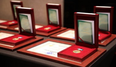 Информация о нагрудном знаке «За защиту прав человека»